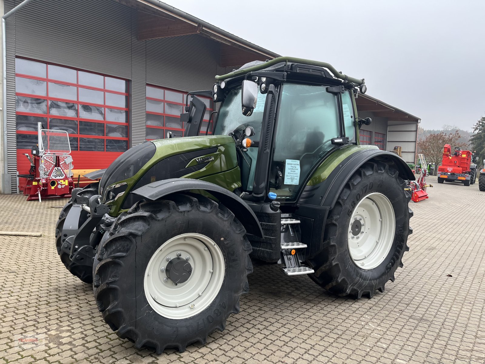 Traktor van het type Valtra N 155 D Forst, Neumaschine in Mainburg/Wambach (Foto 7)