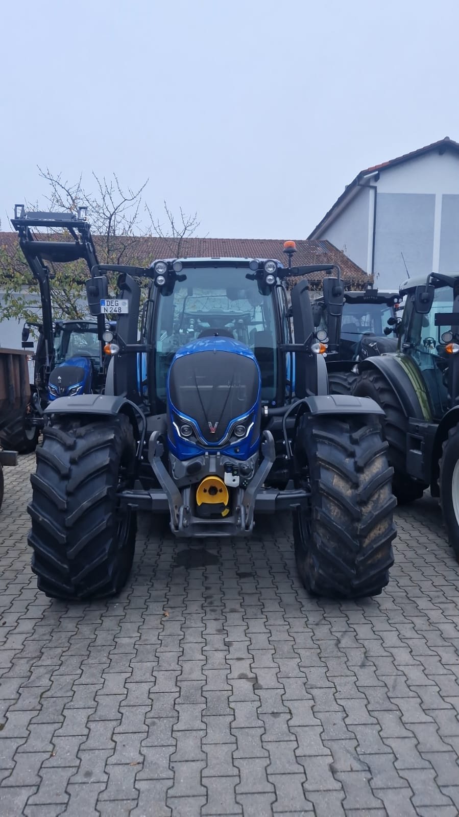 Traktor of the type Valtra N 155 eA Rüfa, Neumaschine in Bodenwöhr/ Taxöldern (Picture 1)