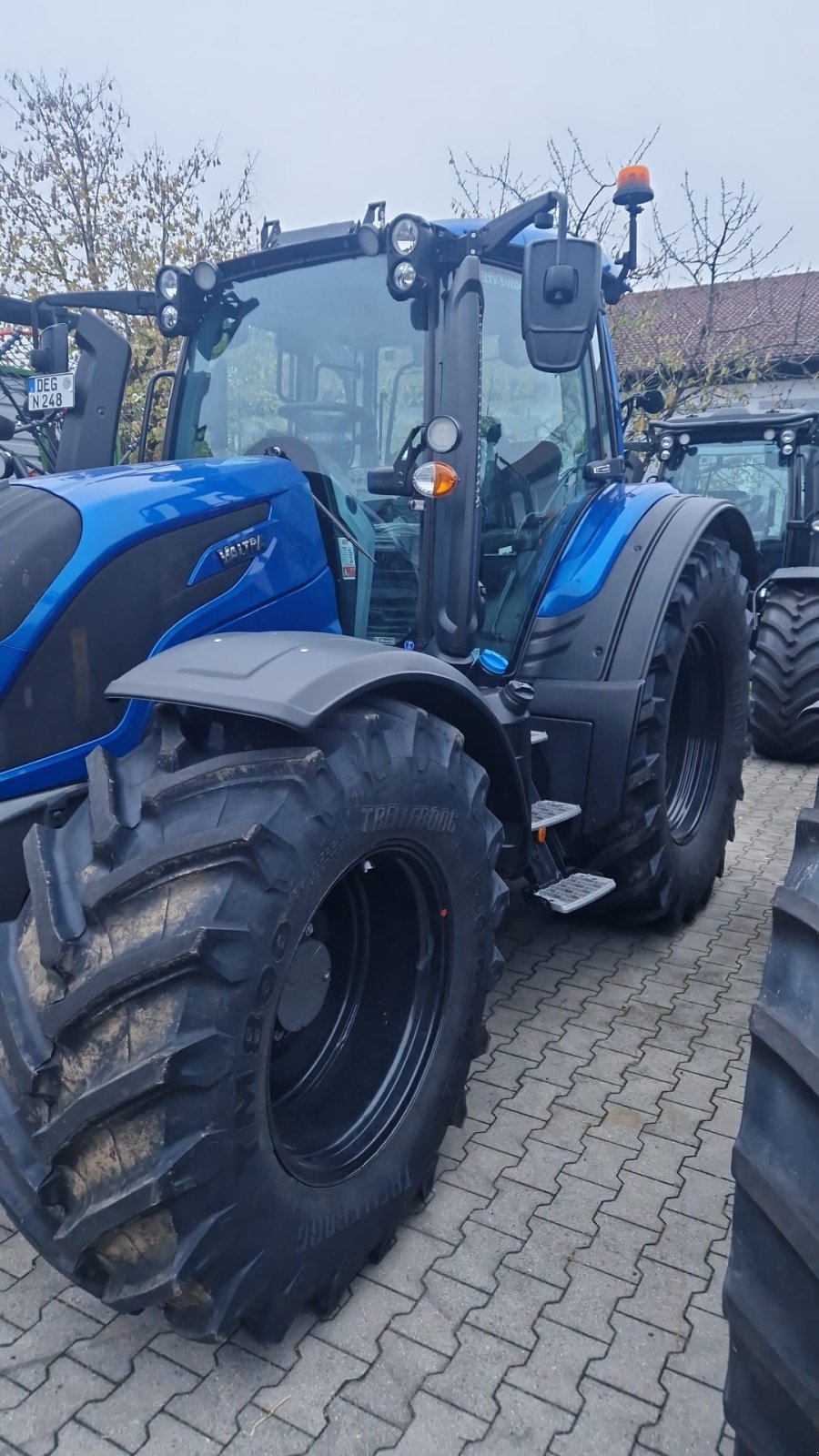 Traktor of the type Valtra N 155 eA Rüfa, Neumaschine in Bodenwöhr/ Taxöldern (Picture 3)