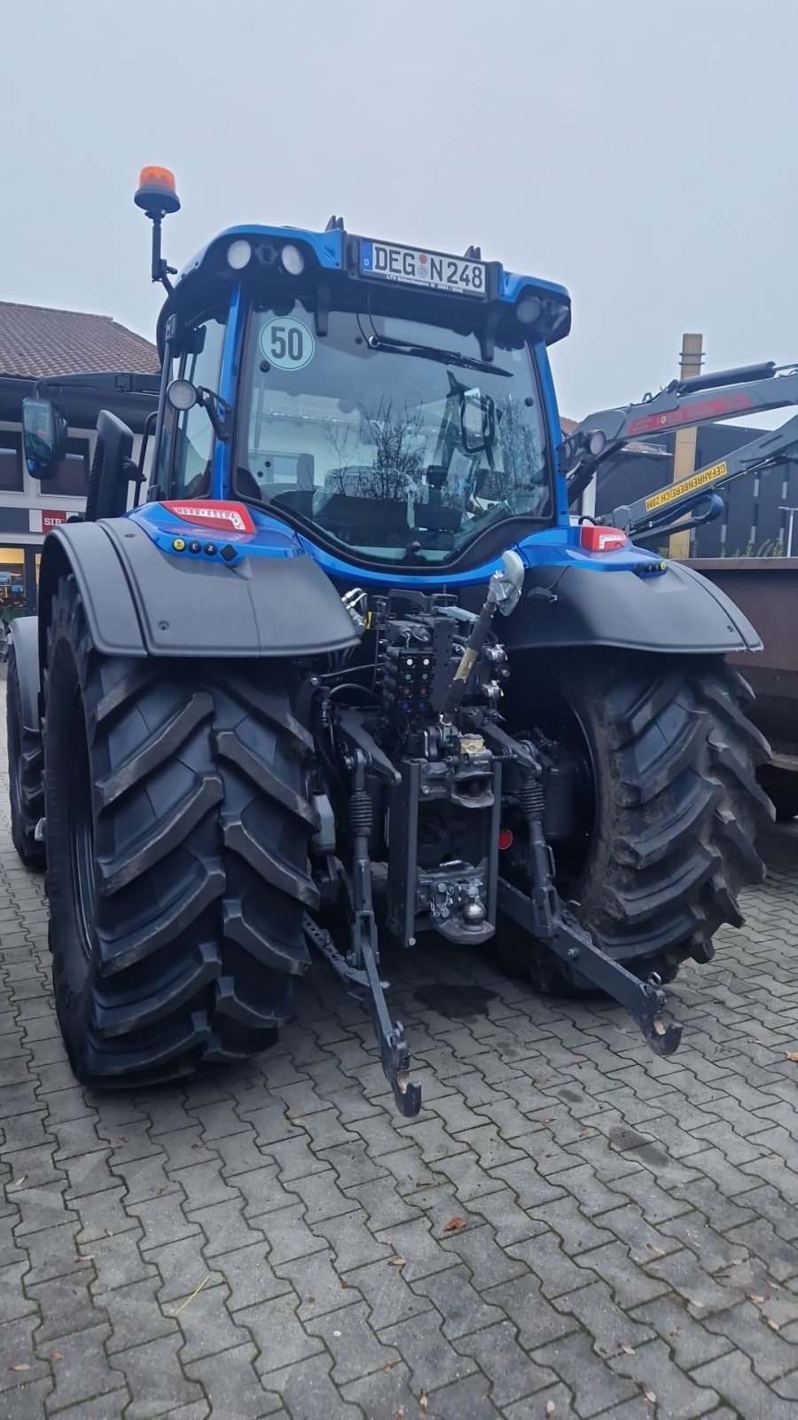 Traktor of the type Valtra N 155 eA Rüfa, Neumaschine in Bodenwöhr/ Taxöldern (Picture 4)