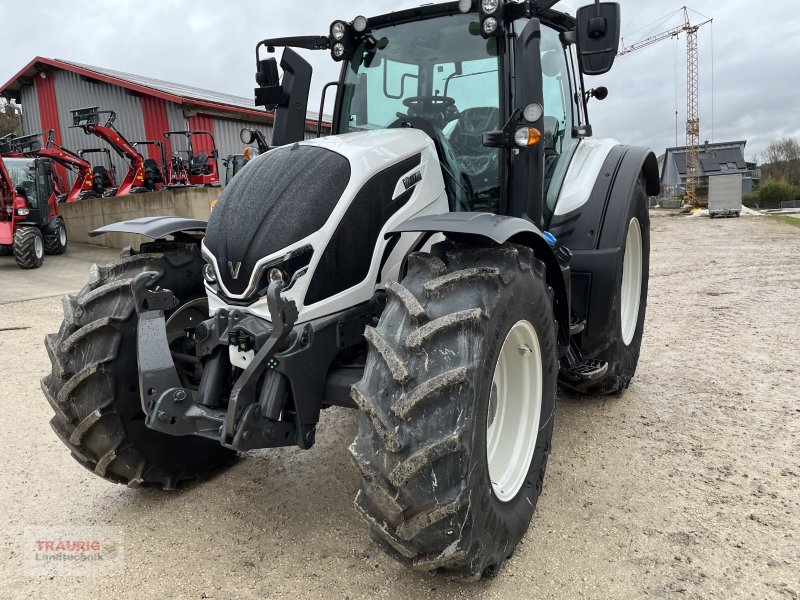 Traktor van het type Valtra N 155Aktiv, Neumaschine in Mainburg/Wambach (Foto 1)