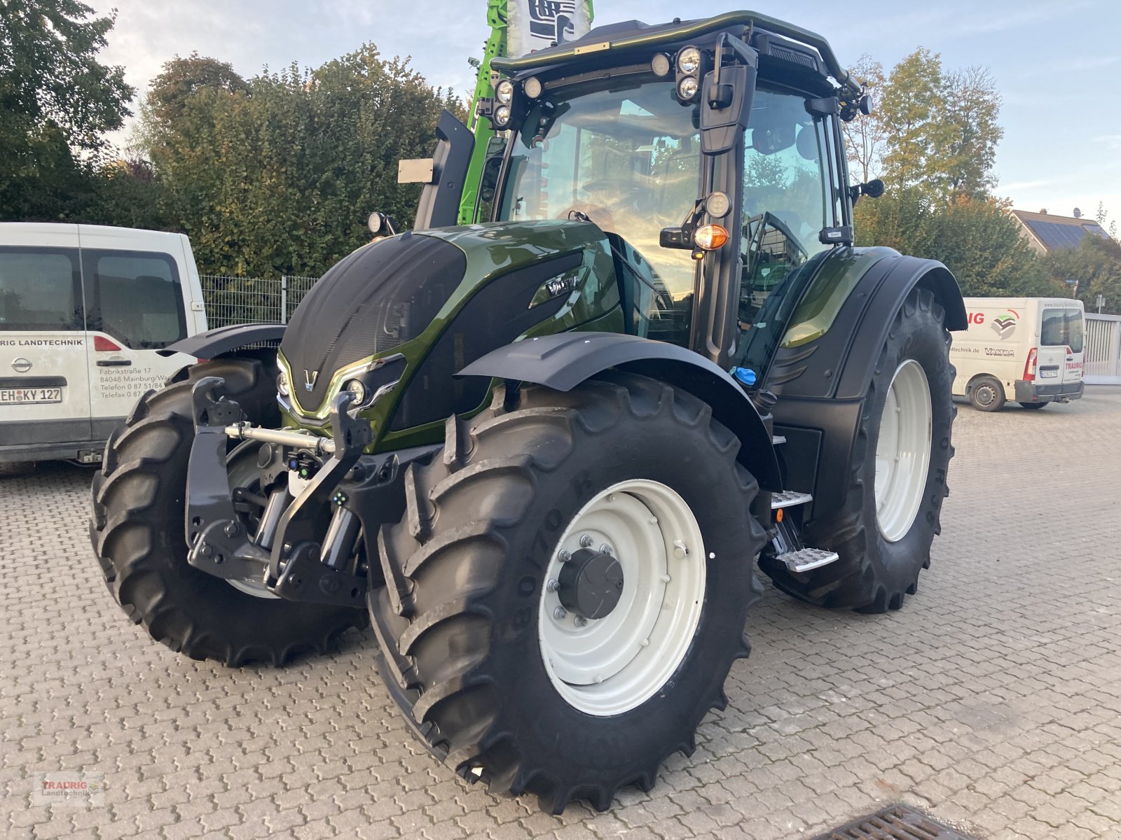 Traktor of the type Valtra N 155D Forst, Neumaschine in Mainburg/Wambach (Picture 10)