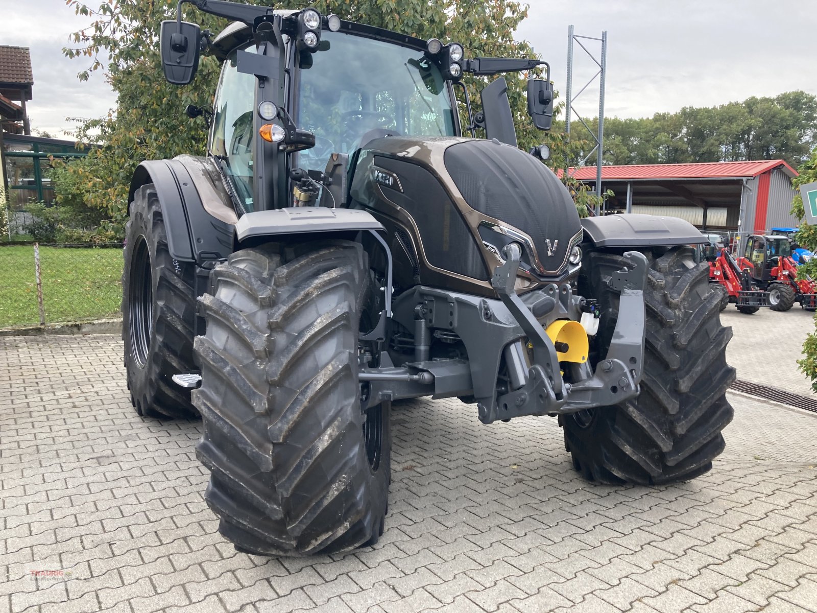 Traktor des Typs Valtra n 155D m. Vollausstattung, Neumaschine in Mainburg/Wambach (Bild 2)