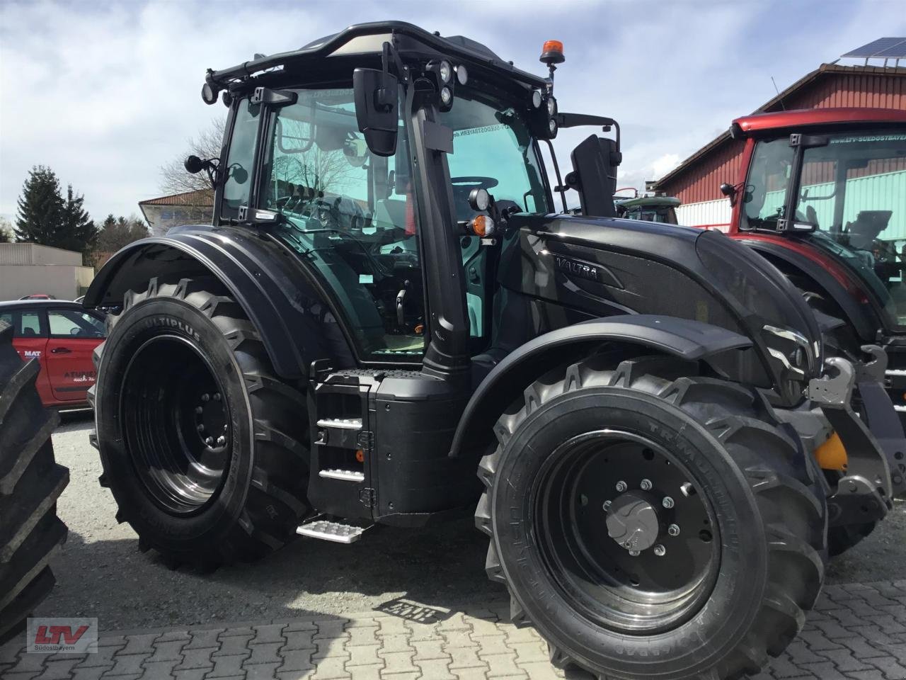 Traktor of the type Valtra N 155e A SYW TW GL, Neumaschine in Eggenfelden (Picture 3)