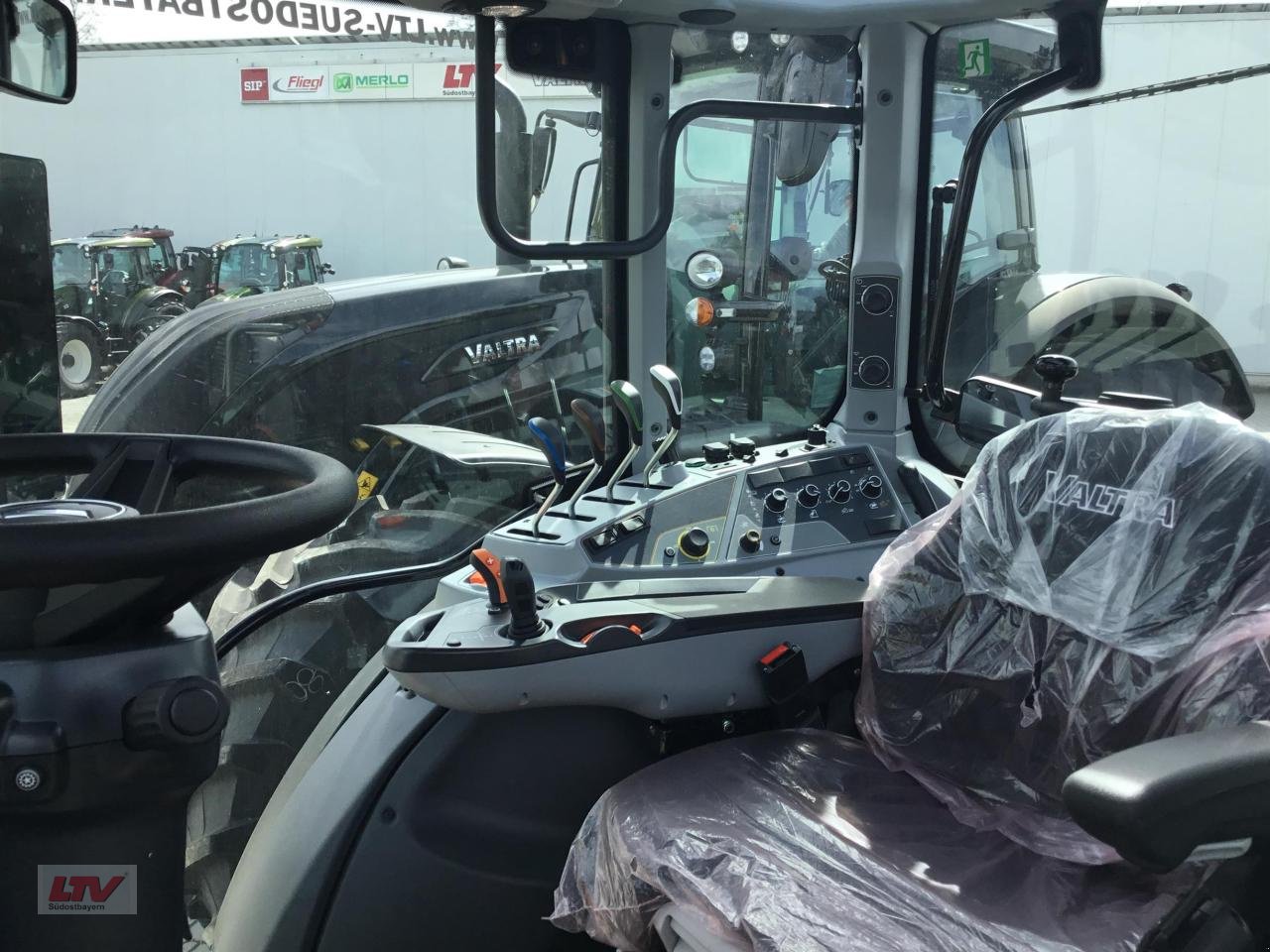 Traktor typu Valtra N 155e A SYW TW GL, Neumaschine w Eggenfelden (Zdjęcie 6)