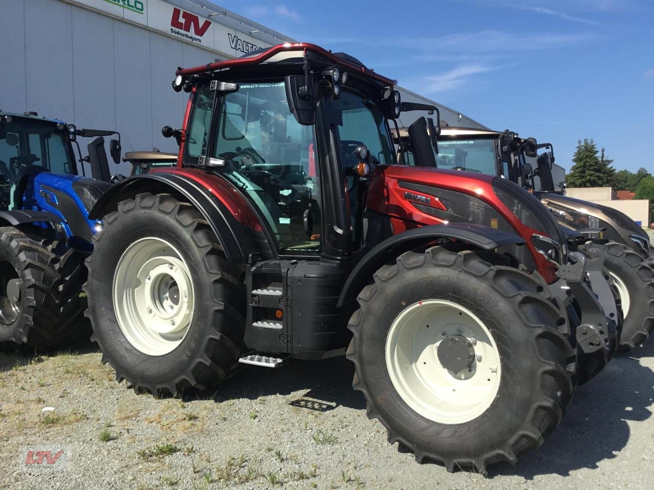 Traktor of the type Valtra N 155e D SYW TW, Neumaschine in Eggenfelden (Picture 1)