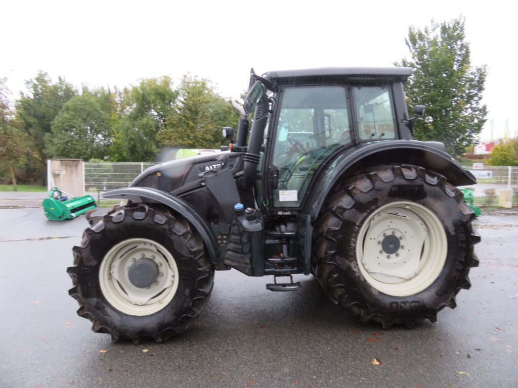 Traktor des Typs Valtra N 163 VERSU, Gebrauchtmaschine in MORLHON LE HAUT (Bild 2)