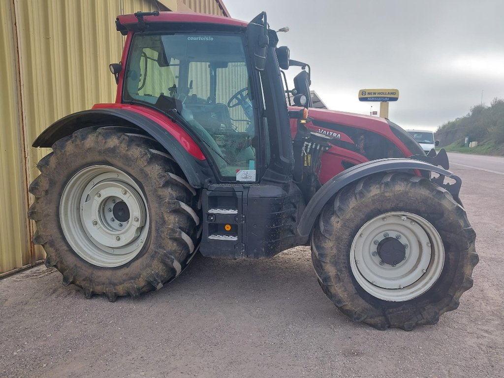 Traktor van het type Valtra N 174, Gebrauchtmaschine in MANDRES-SUR-VAIR (Foto 3)