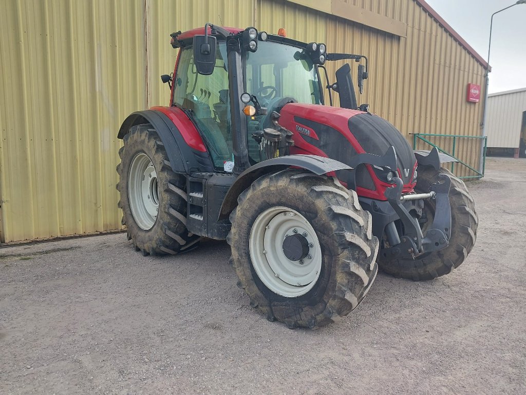 Traktor van het type Valtra N 174, Gebrauchtmaschine in MANDRES-SUR-VAIR (Foto 2)