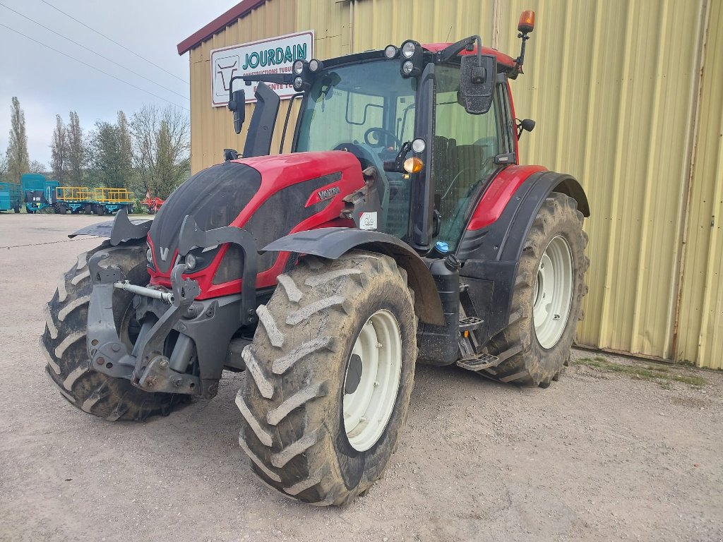 Traktor des Typs Valtra N 174, Gebrauchtmaschine in MANDRES-SUR-VAIR (Bild 1)