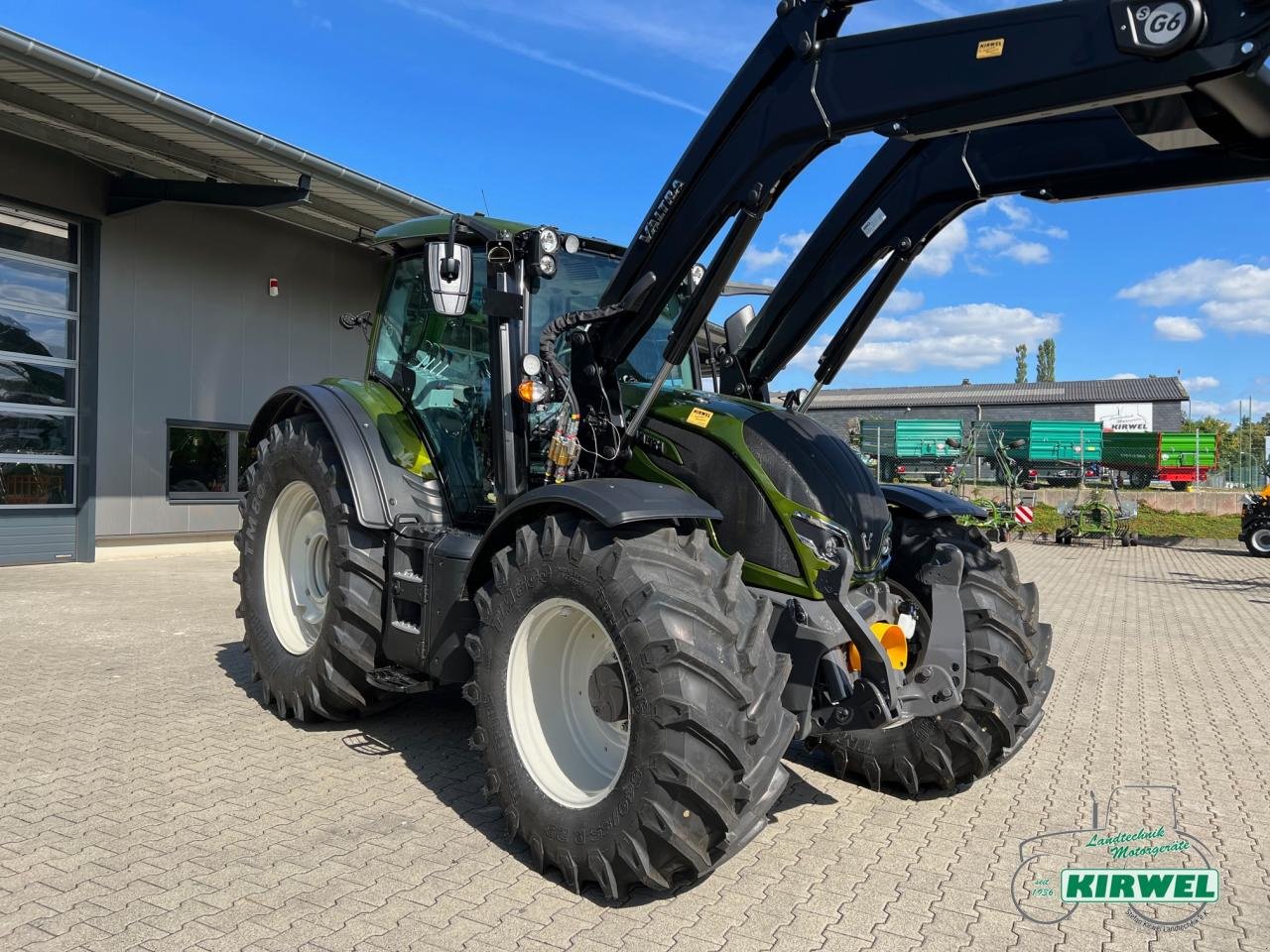 Traktor van het type Valtra N 175 Active, Neumaschine in Blankenheim (Foto 3)