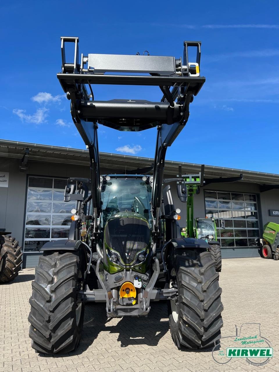 Traktor van het type Valtra N 175 Active, Neumaschine in Blankenheim (Foto 8)