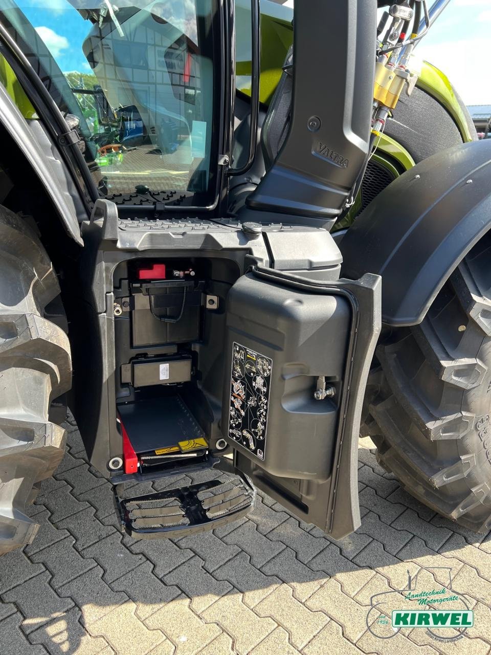 Traktor des Typs Valtra N 175 Active, Neumaschine in Blankenheim (Bild 10)