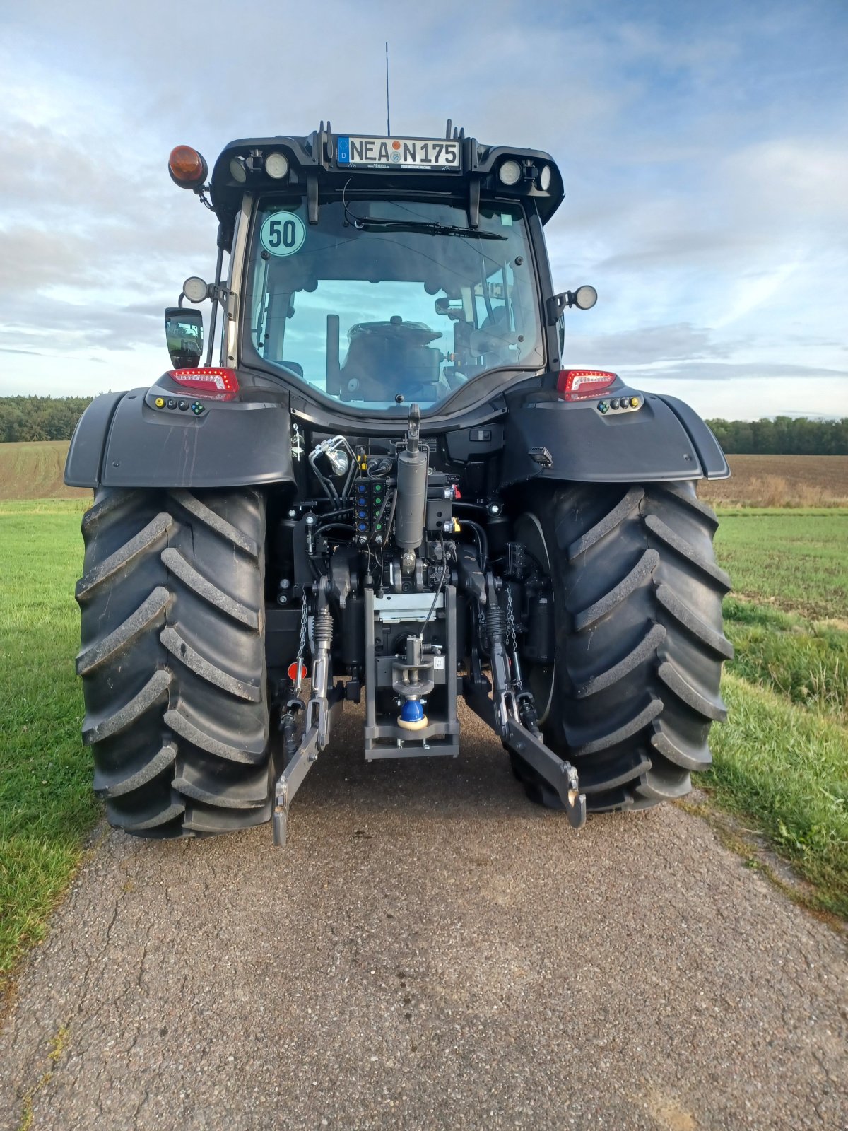 Traktor des Typs Valtra N 175 D, Gebrauchtmaschine in Uffenheim (Bild 4)