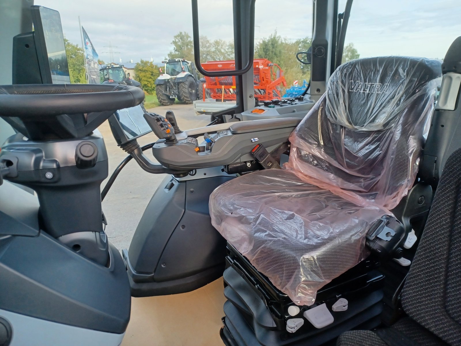 Traktor van het type Valtra N 175 D, Gebrauchtmaschine in Uffenheim (Foto 6)