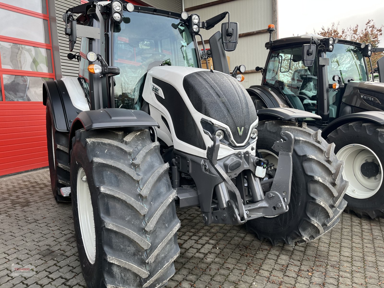 Traktor от тип Valtra N 175D m. Rüfa, Neumaschine в Mainburg/Wambach (Снимка 1)