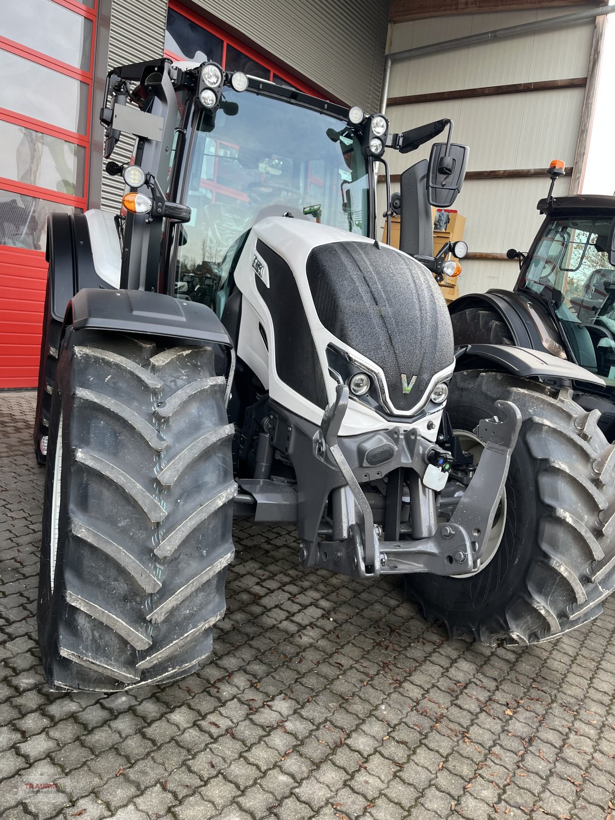 Traktor от тип Valtra N 175D m. Rüfa, Neumaschine в Mainburg/Wambach (Снимка 3)