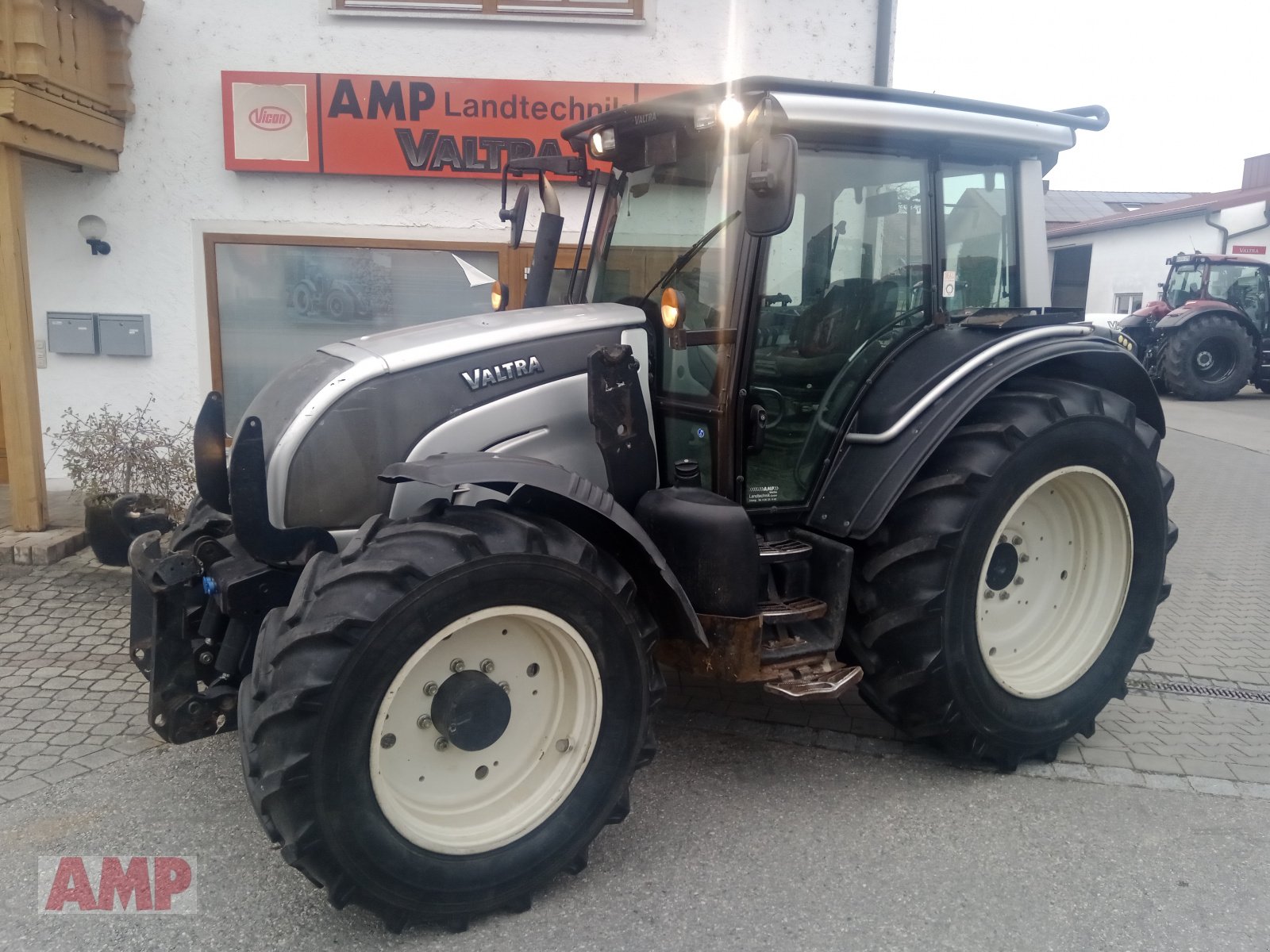 Traktor des Typs Valtra N101 HiTech, Gebrauchtmaschine in Teising (Bild 1)