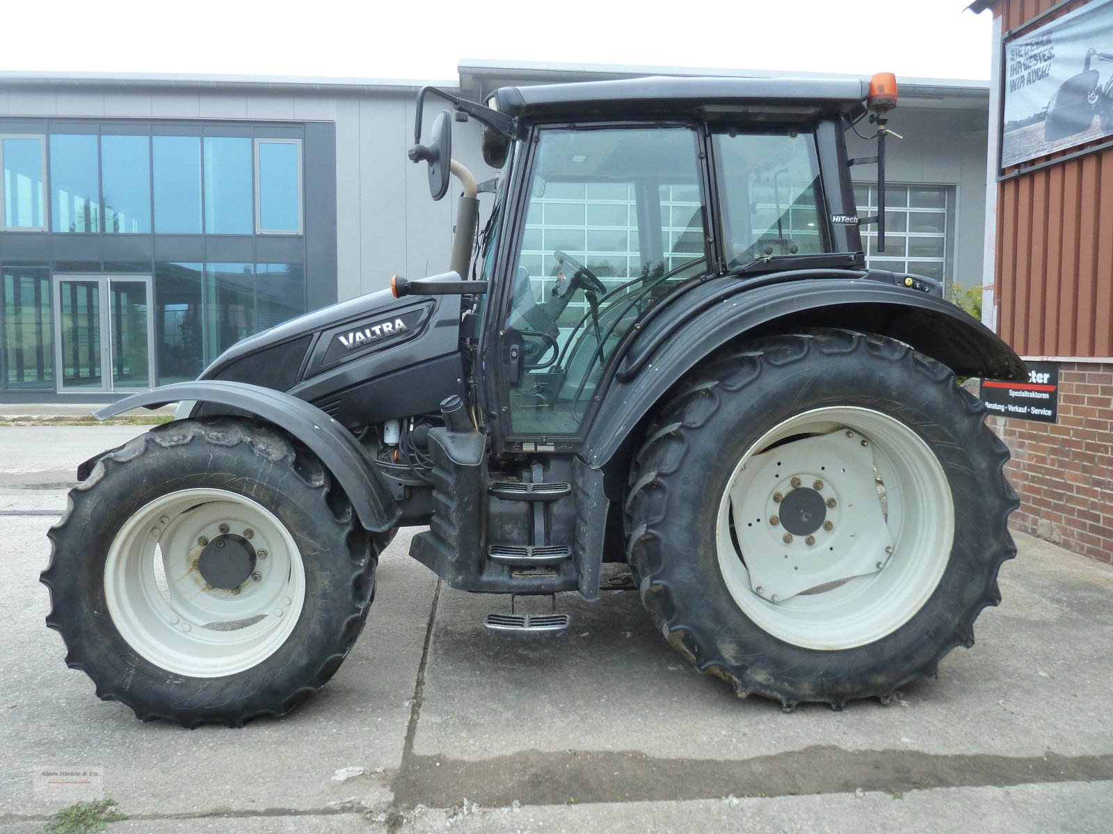 Traktor des Typs Valtra N103 H, Gebrauchtmaschine in Tapfheim (Bild 1)