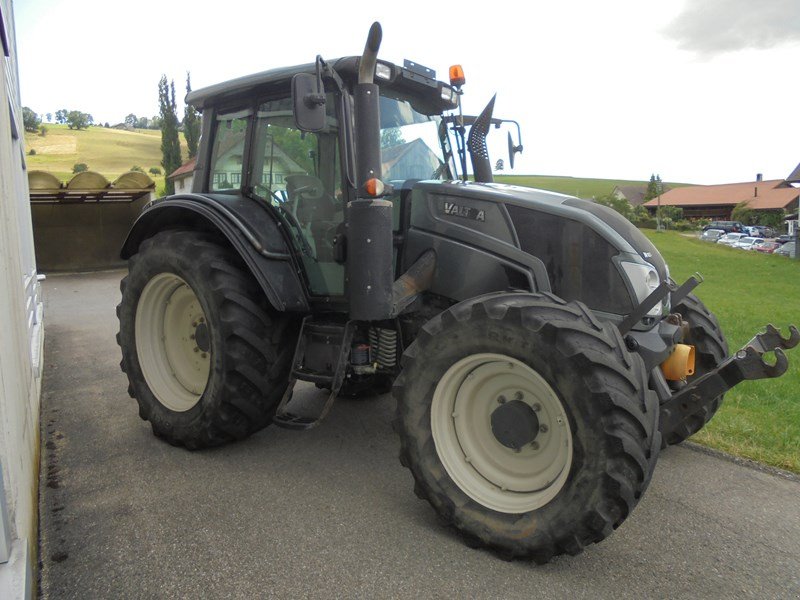 Traktor van het type Valtra N103, Gebrauchtmaschine in Domdidier (Foto 2)