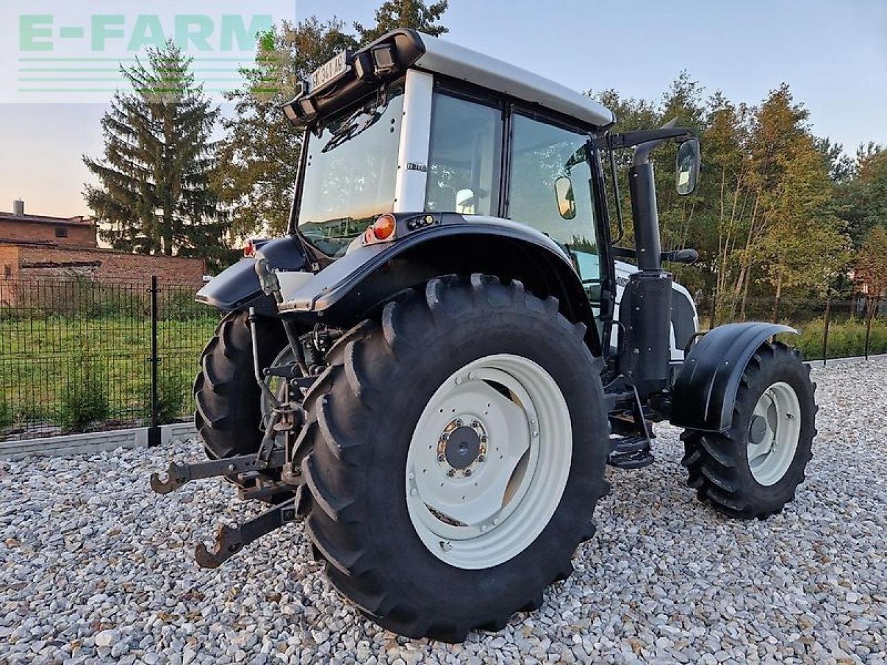 Traktor des Typs Valtra n103.4 h5, Gebrauchtmaschine in ZELOW (Bild 5)