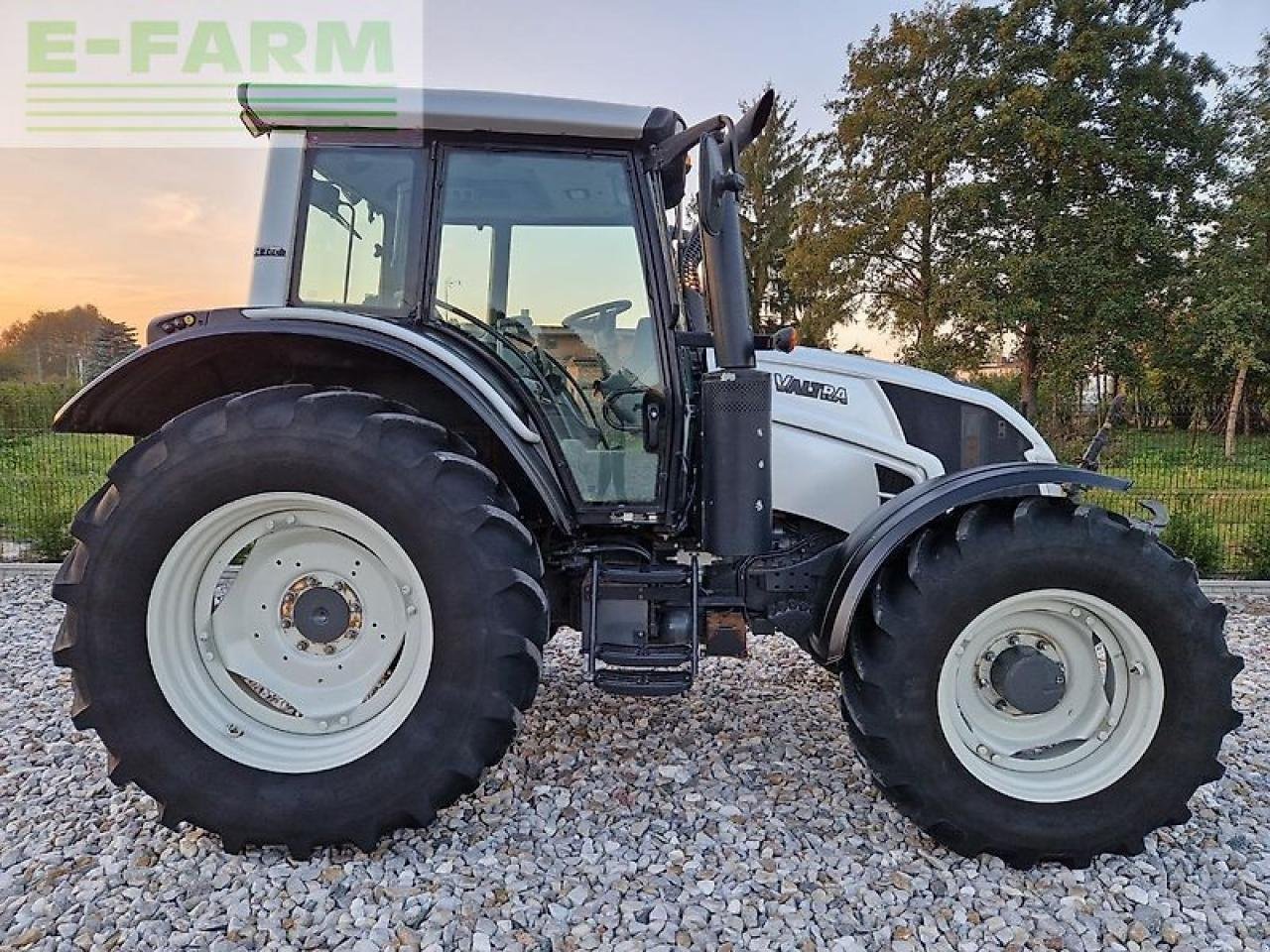 Traktor des Typs Valtra n103.4 h5, Gebrauchtmaschine in ZELOW (Bild 7)