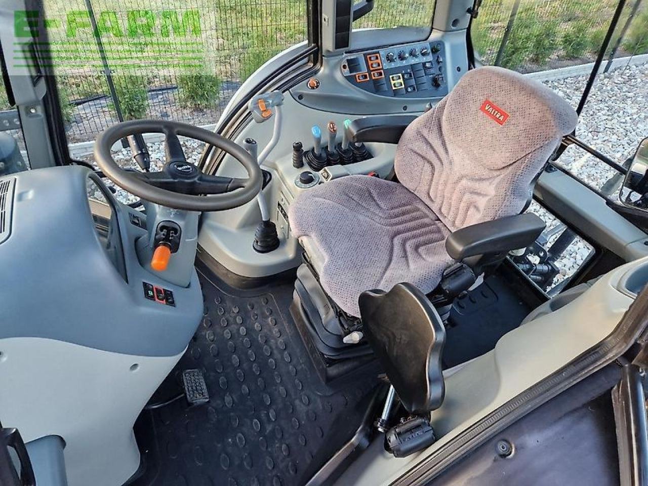 Traktor des Typs Valtra n103.4 h5, Gebrauchtmaschine in ZELOW (Bild 9)