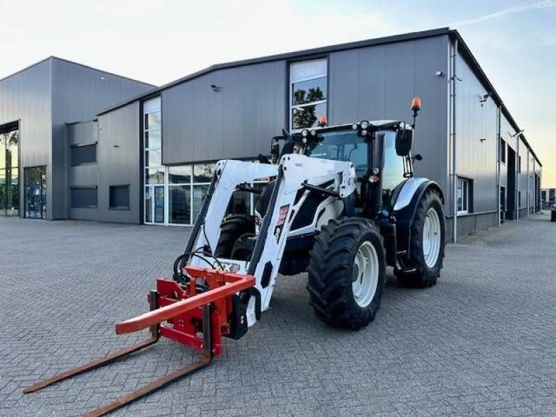 Traktor du type Valtra N104 Hitech met voorlader, Gebrauchtmaschine en Marknesse (Photo 10)