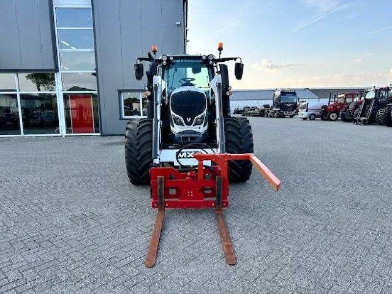 Traktor du type Valtra N104 Hitech met voorlader, Gebrauchtmaschine en Marknesse (Photo 7)