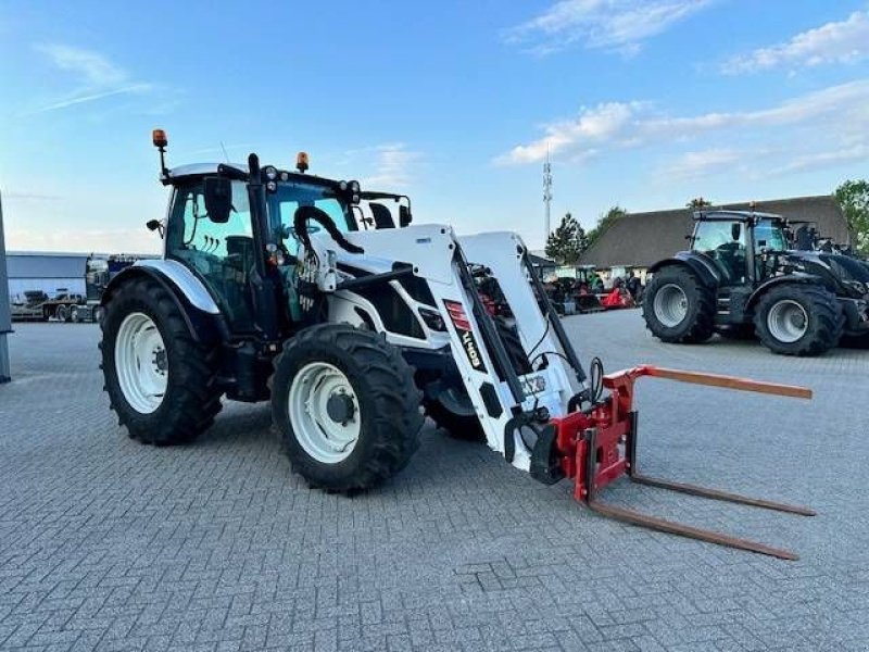 Traktor del tipo Valtra N104 Hitech met voorlader, Gebrauchtmaschine en Marknesse (Imagen 4)