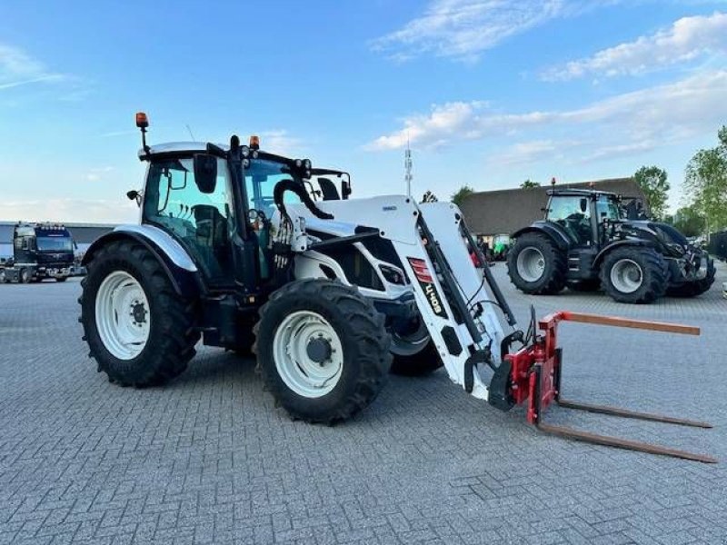 Traktor του τύπου Valtra N104 Hitech met voorlader, Gebrauchtmaschine σε Marknesse (Φωτογραφία 2)