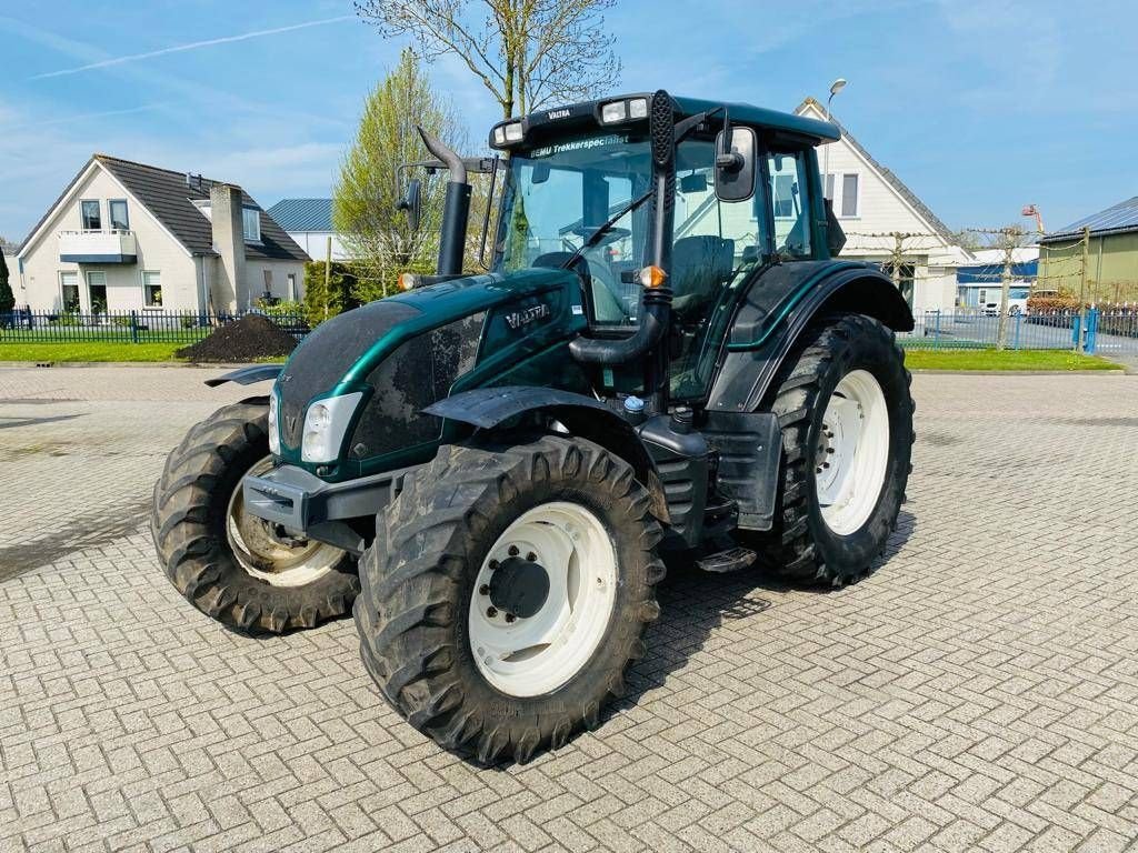 Traktor del tipo Valtra N113 Hitech5, Geveerd, 5570 uur, Gebrauchtmaschine In Marknesse (Immagine 1)