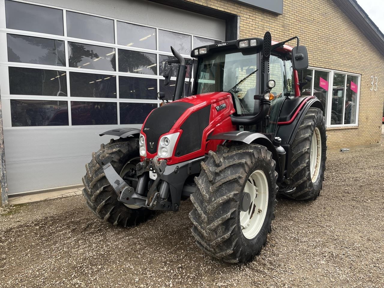 Traktor of the type Valtra N123 H3, Gebrauchtmaschine in Egtved (Picture 2)