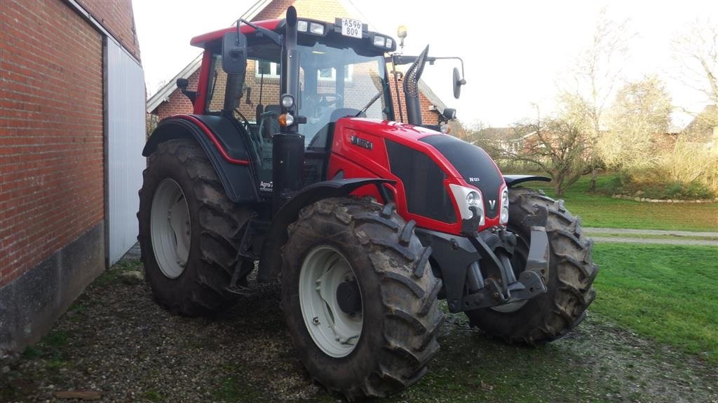 Traktor des Typs Valtra N123 H5, Gebrauchtmaschine in Hobro (Bild 1)