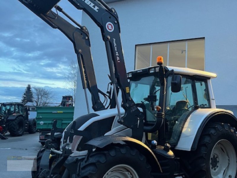 Traktor van het type Valtra N123D, Gebrauchtmaschine in Fürsteneck (Foto 1)