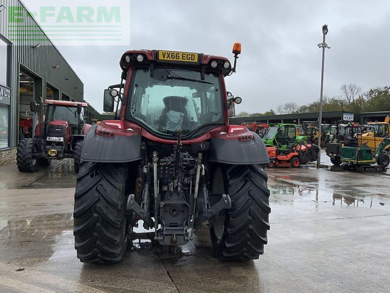 Traktor от тип Valtra n124 hi tech tractor (st21242), Gebrauchtmaschine в SHAFTESBURY (Снимка 9)