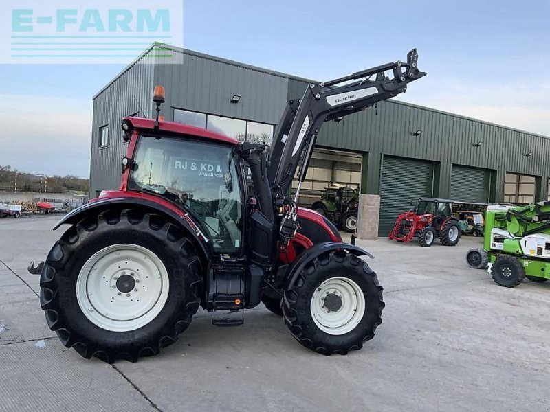 Traktor of the type Valtra n134 active tractor (st21599) Active, Gebrauchtmaschine in SHAFTESBURY