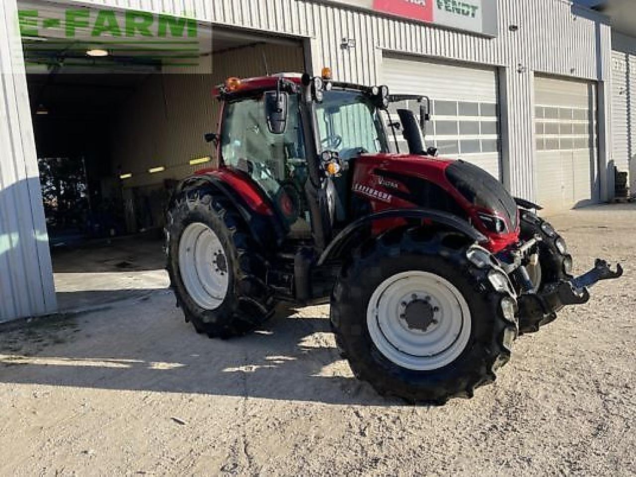 Traktor Türe ait Valtra n134 versu Versu, Gebrauchtmaschine içinde MONFERRAN (resim 10)