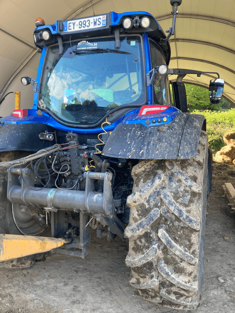 Traktor van het type Valtra N134, Gebrauchtmaschine in ISIGNY-LE-BUAT (Foto 2)