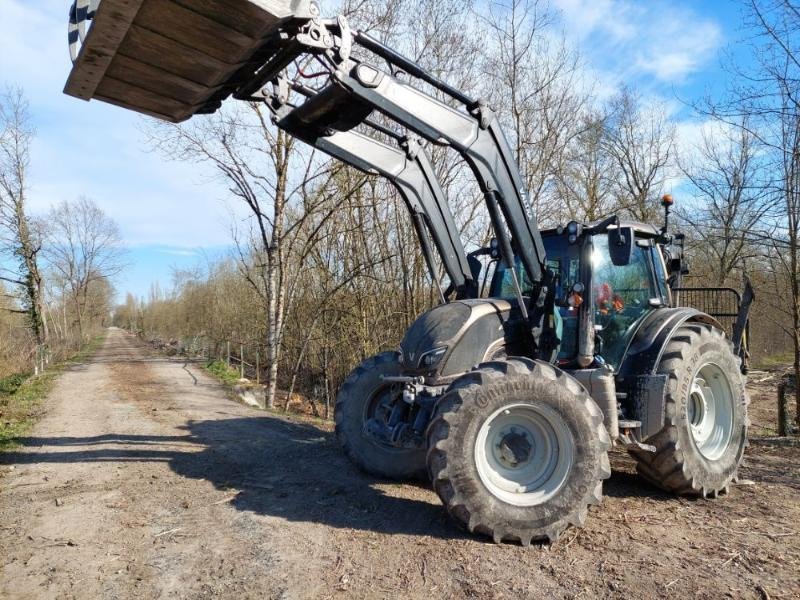 Traktor van het type Valtra N134A, Gebrauchtmaschine in ANTIGNY (Foto 5)