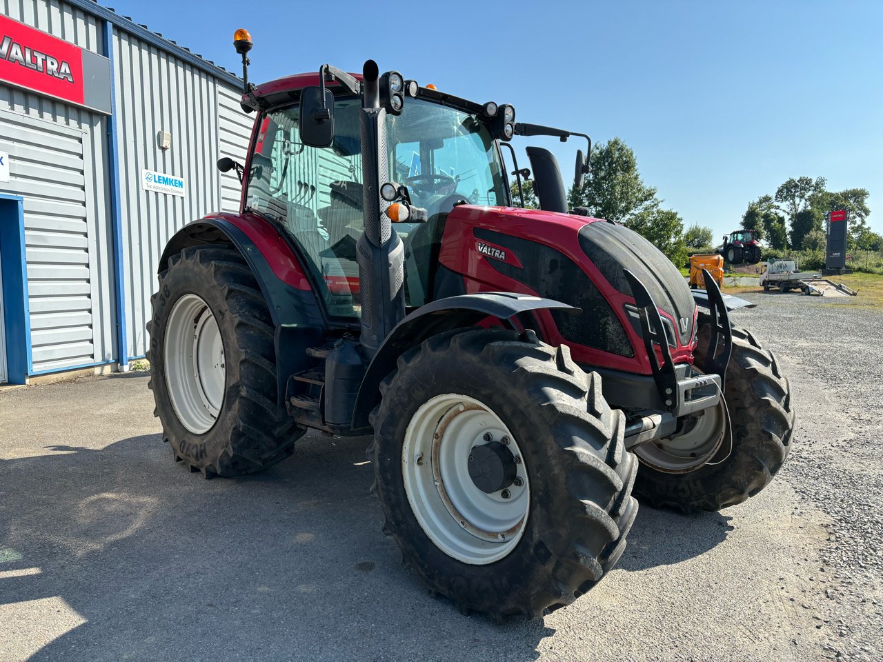 Traktor del tipo Valtra N134A, Gebrauchtmaschine In Combourg (Immagine 2)