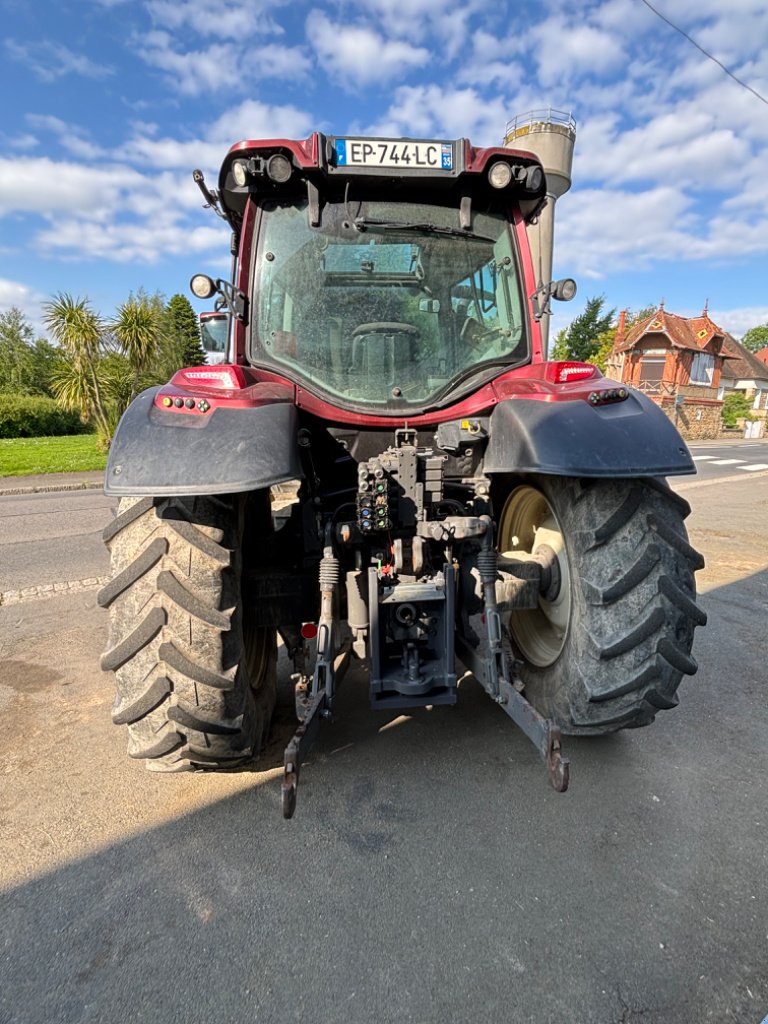 Traktor of the type Valtra N134D, Gebrauchtmaschine in Combourg (Picture 6)