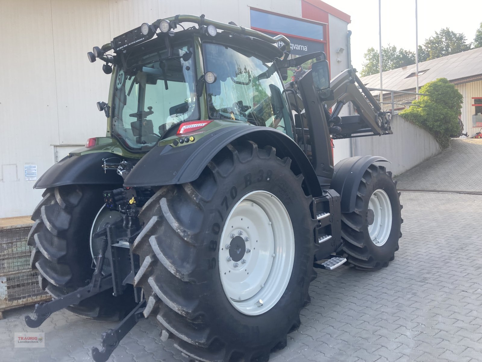 Traktor του τύπου Valtra N135 A Forst, Neumaschine σε Mainburg/Wambach (Φωτογραφία 2)