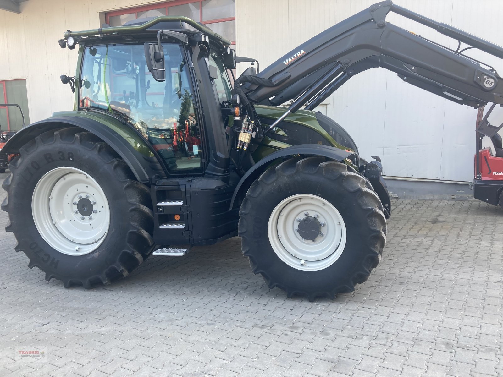 Traktor του τύπου Valtra N135 A Forst, Neumaschine σε Mainburg/Wambach (Φωτογραφία 21)