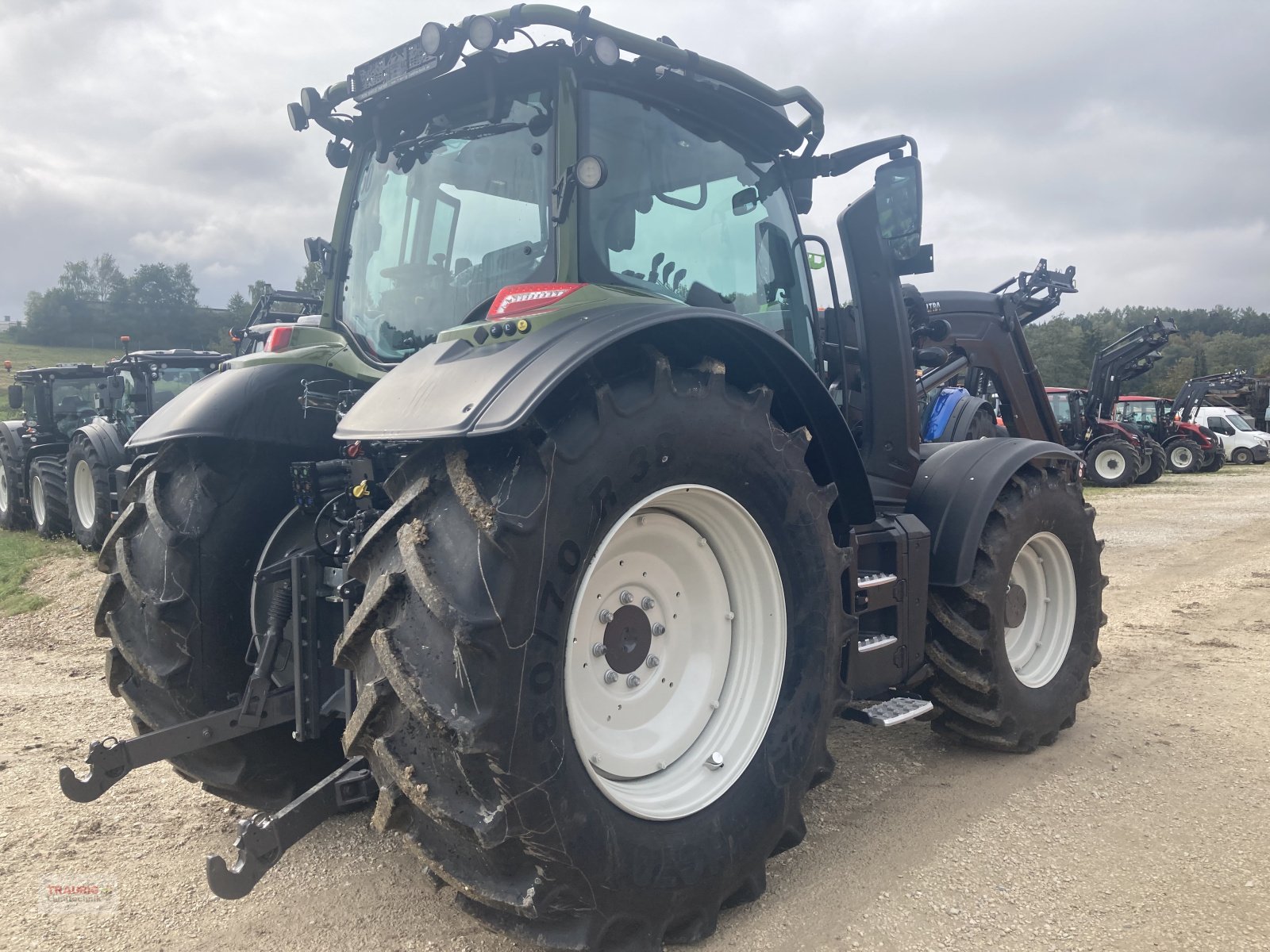 Traktor van het type Valtra N135 A m. Rüfa + Forstkabine, Neumaschine in Mainburg/Wambach (Foto 7)