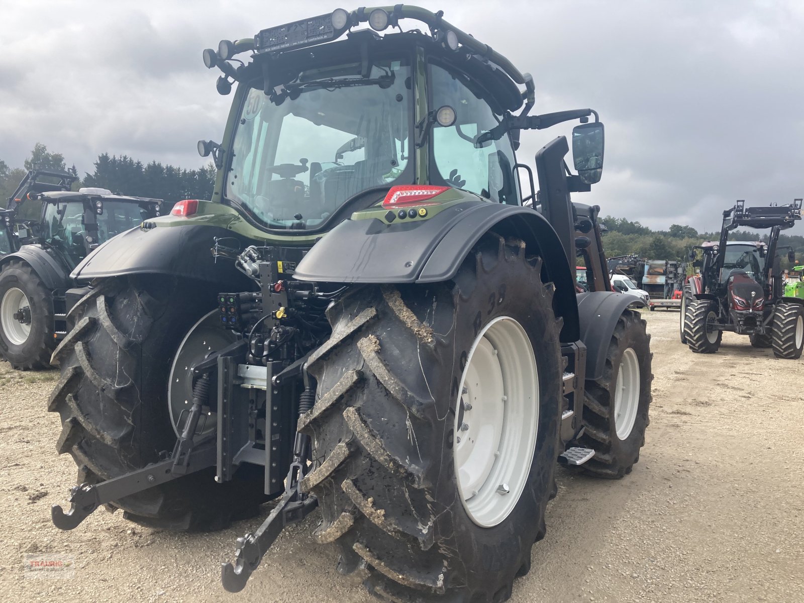 Traktor van het type Valtra N135 A m. Rüfa + Forstkabine, Neumaschine in Mainburg/Wambach (Foto 8)