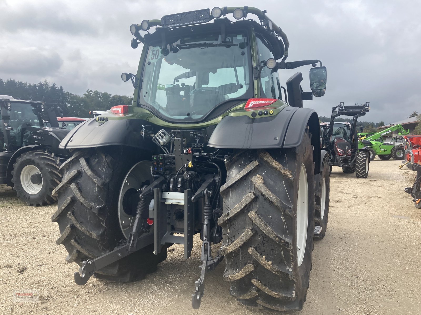 Traktor van het type Valtra N135 A m. Rüfa + Forstkabine, Neumaschine in Mainburg/Wambach (Foto 9)