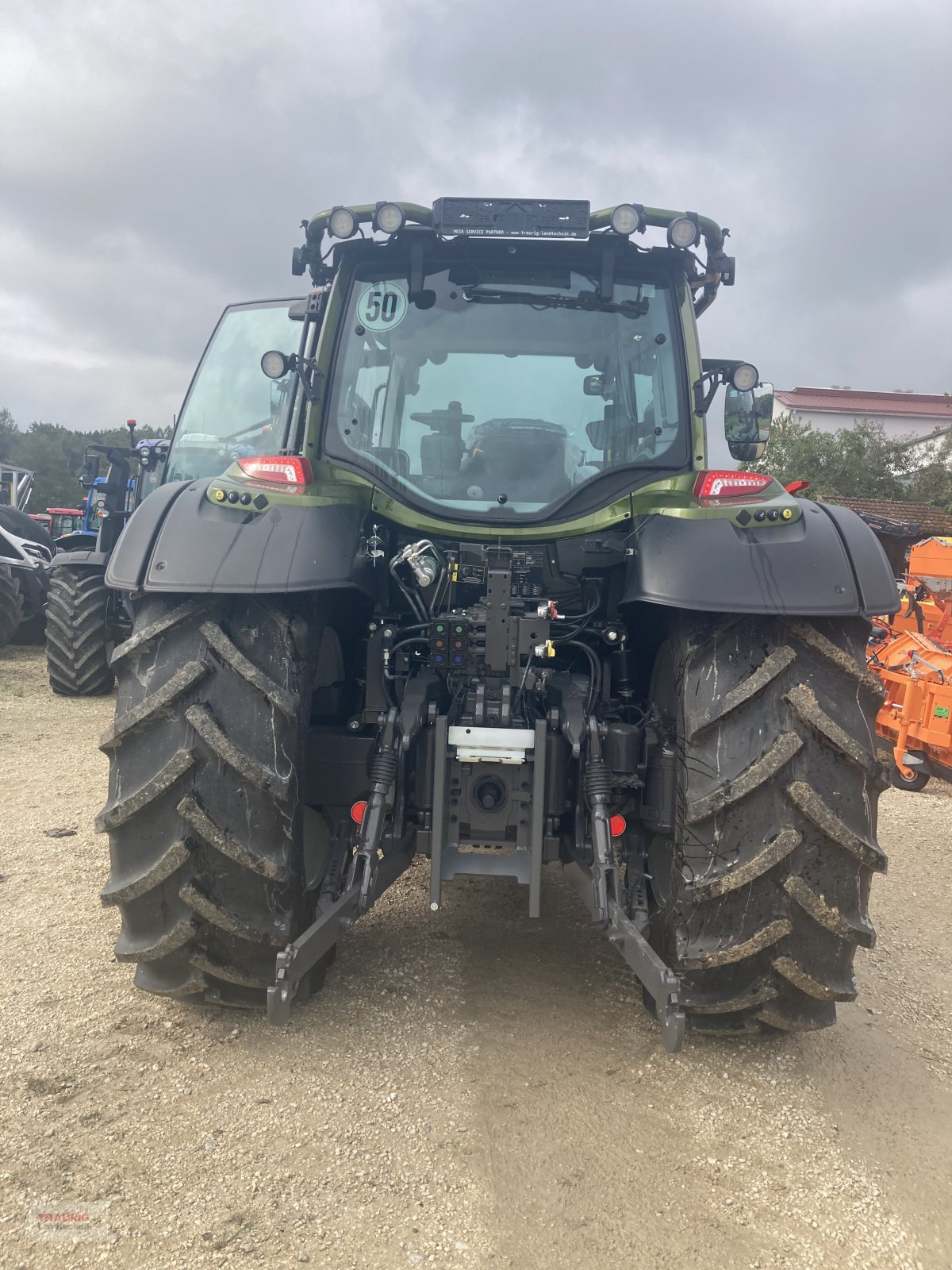 Traktor van het type Valtra N135 A m. Rüfa + Forstkabine, Neumaschine in Mainburg/Wambach (Foto 10)