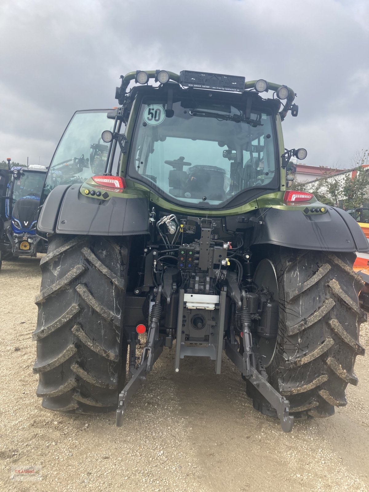 Traktor van het type Valtra N135 A m. Rüfa + Forstkabine, Neumaschine in Mainburg/Wambach (Foto 11)