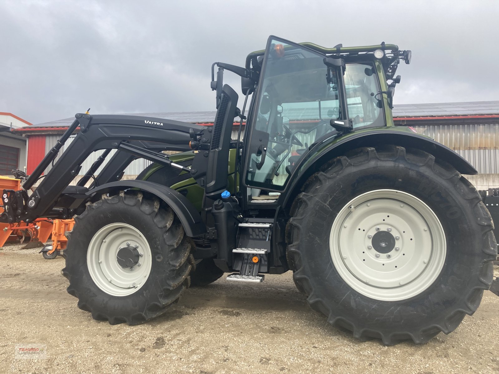 Traktor van het type Valtra N135 A m. Rüfa + Forstkabine, Neumaschine in Mainburg/Wambach (Foto 13)